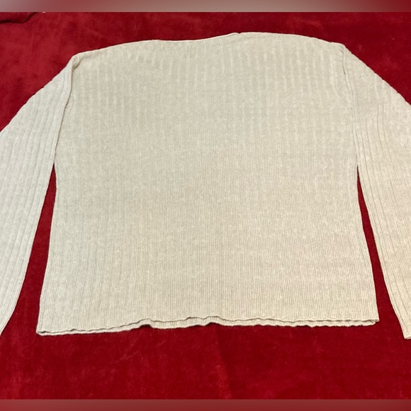 Long sleeve, V-neck, overhead men’s sweater, cream colored in linen/cotton blend - Picture 9 of 11